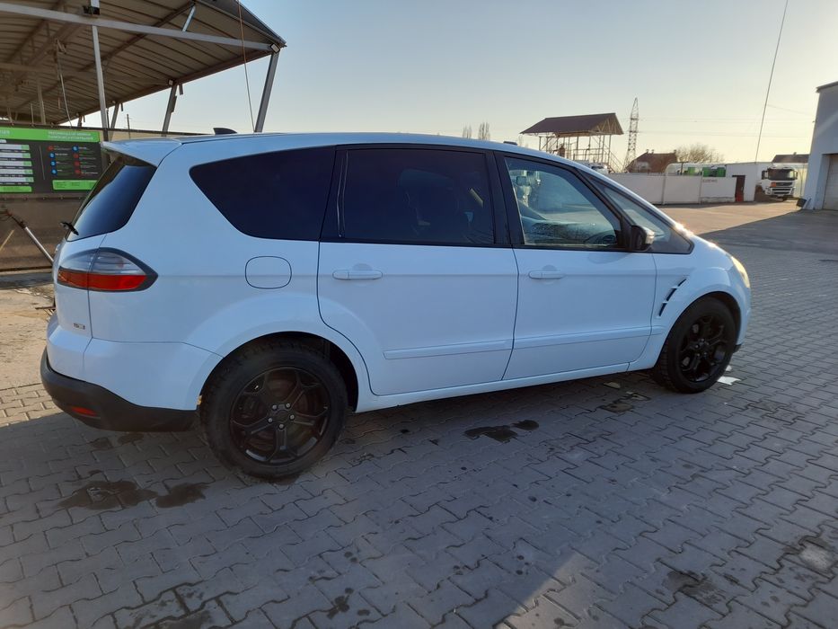 В продажі Ford S-MAX