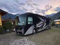Entegra Reatta XL  Entegra Reatta XL Diesel pusher Luksusowy kamper Klasy A