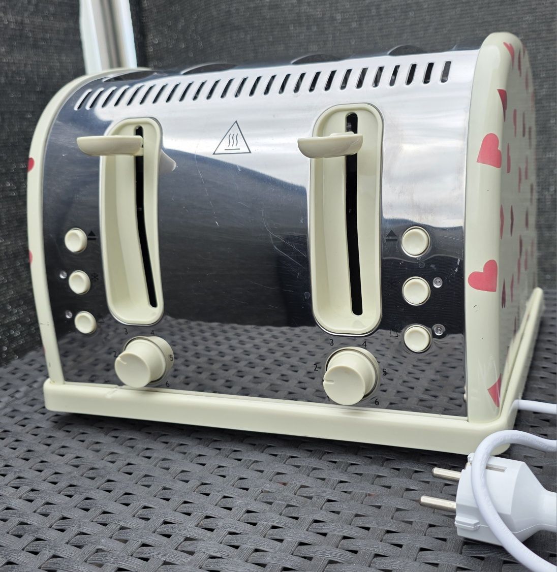 Toster 4-komorowy Russell Hobbs 28350 Pink Hearts – Edycja limitowana