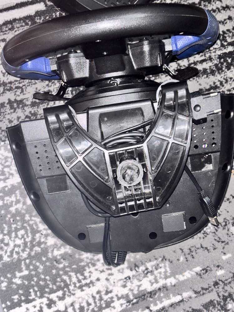 Kierwonica thrustmaster t150