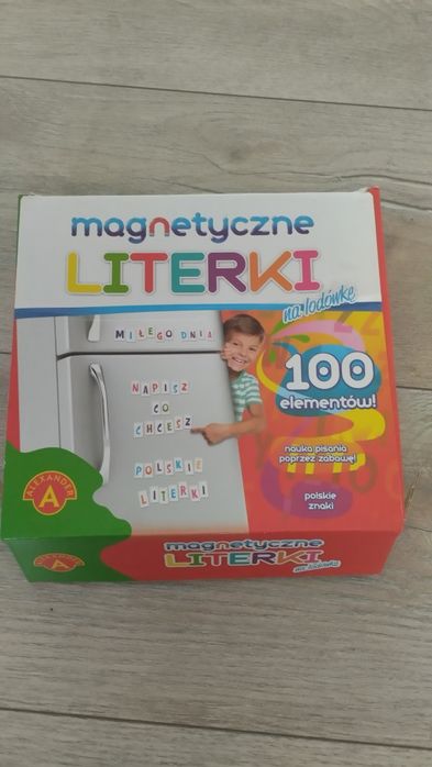 Magnetyczne literki na lodówkę lub tablice