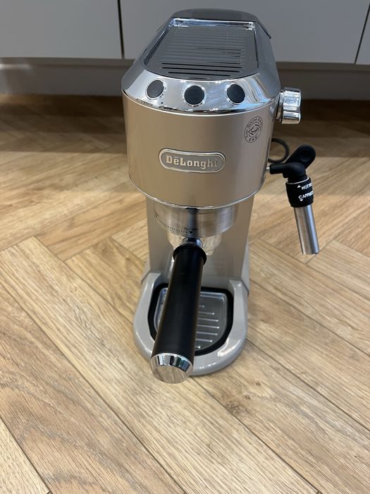 DeLonghi Dedica EC 685 W кавоварка, кавомашина.