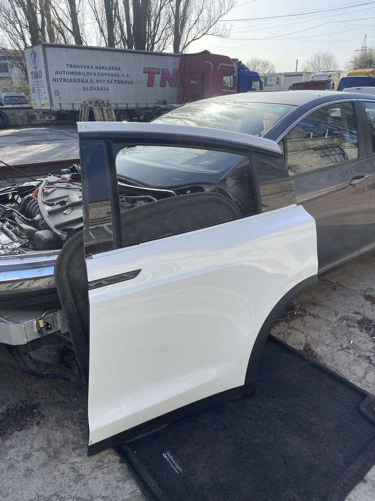 Двері задні Tesla Model X 2022+ plaid