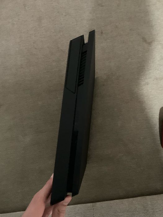 Playstation 4 com 2 comandos em otimo estado