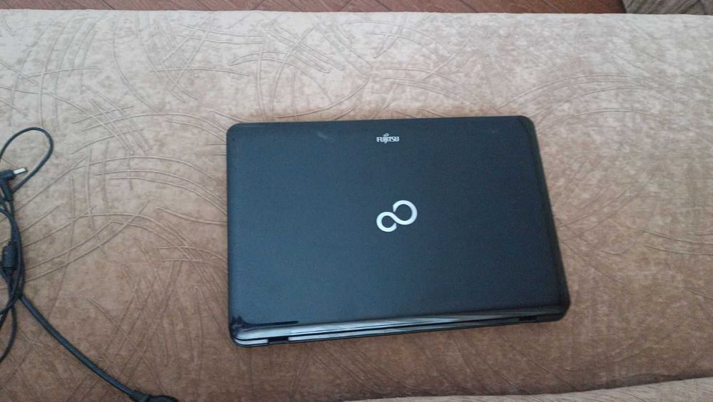 Ноутбук Fujitsu AH531