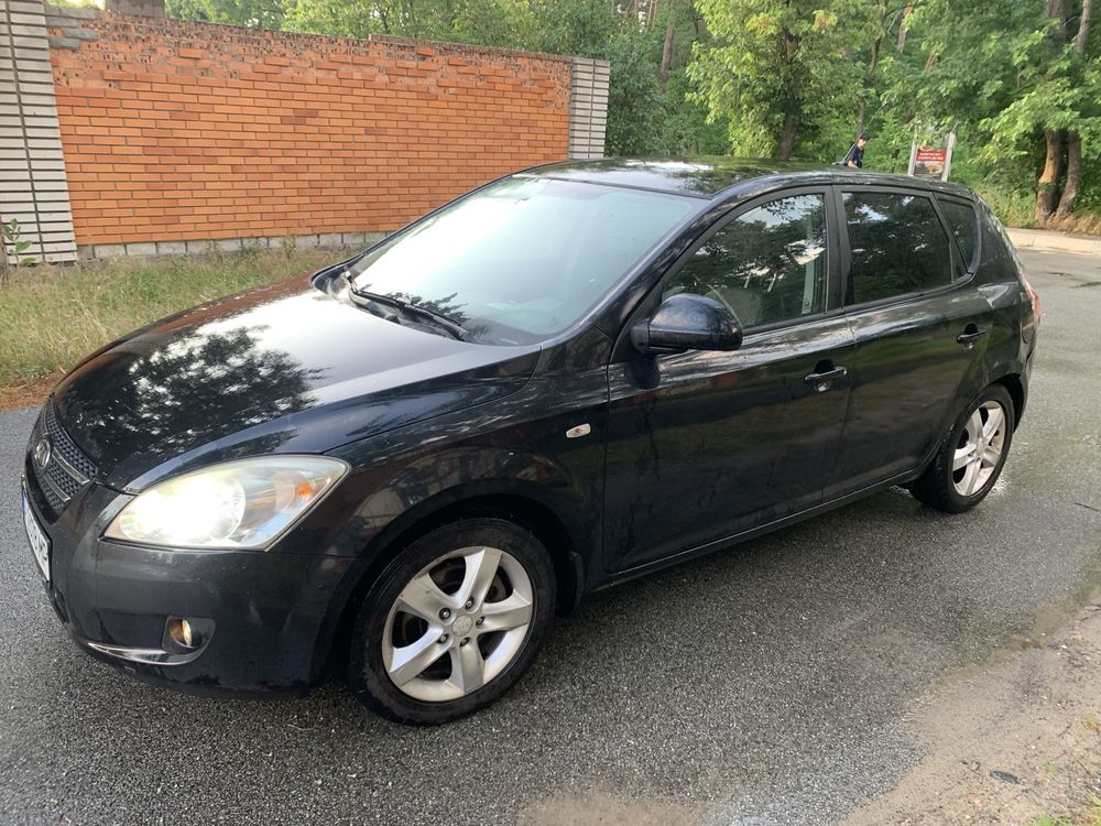 Продам  киа сиид дтп2.0 автомат