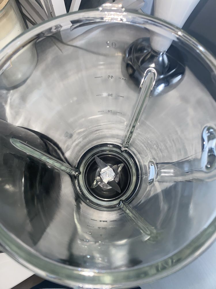 Czarny blender kielichowy Tefal szklana misa