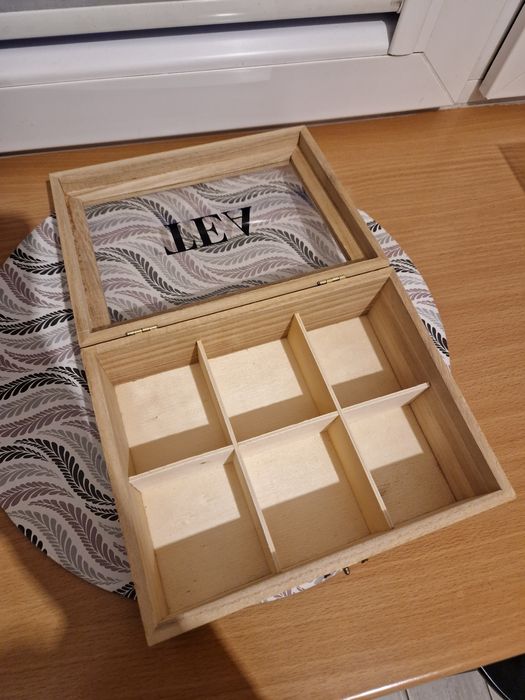 Drewniany organizer na herbatę