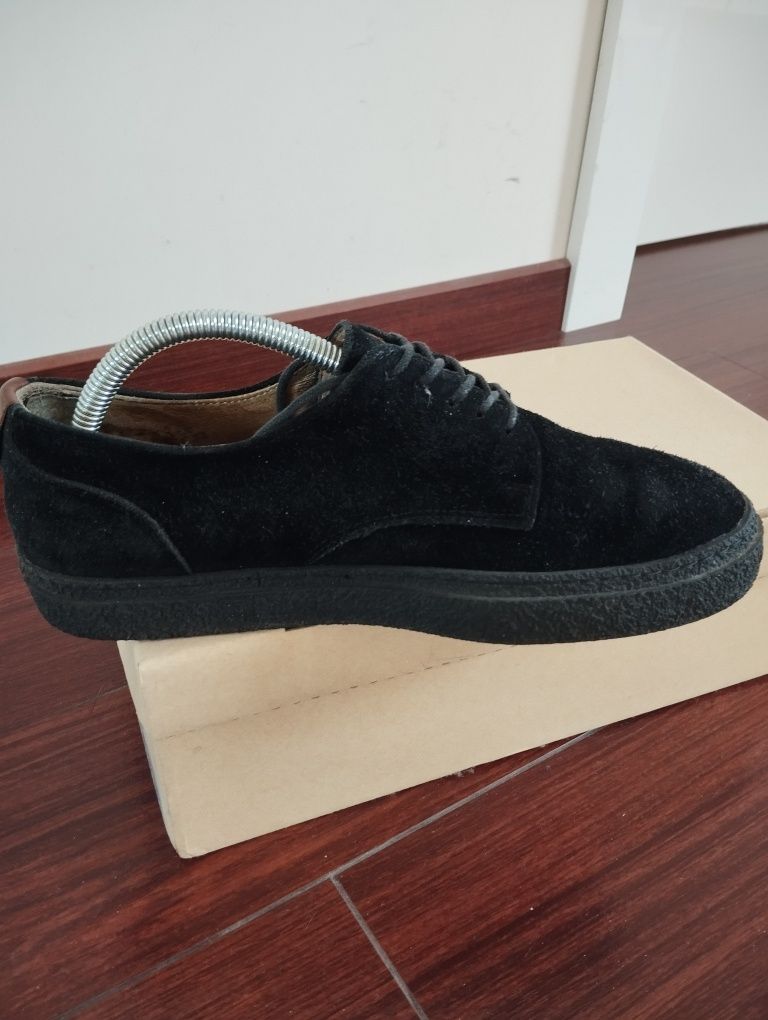 Оригінальне взуття Fred Perry в гарному стані