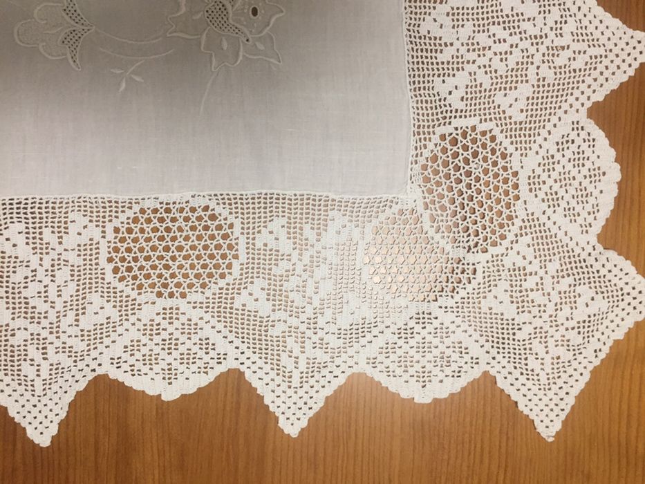 Toalha de linho bordada a mão