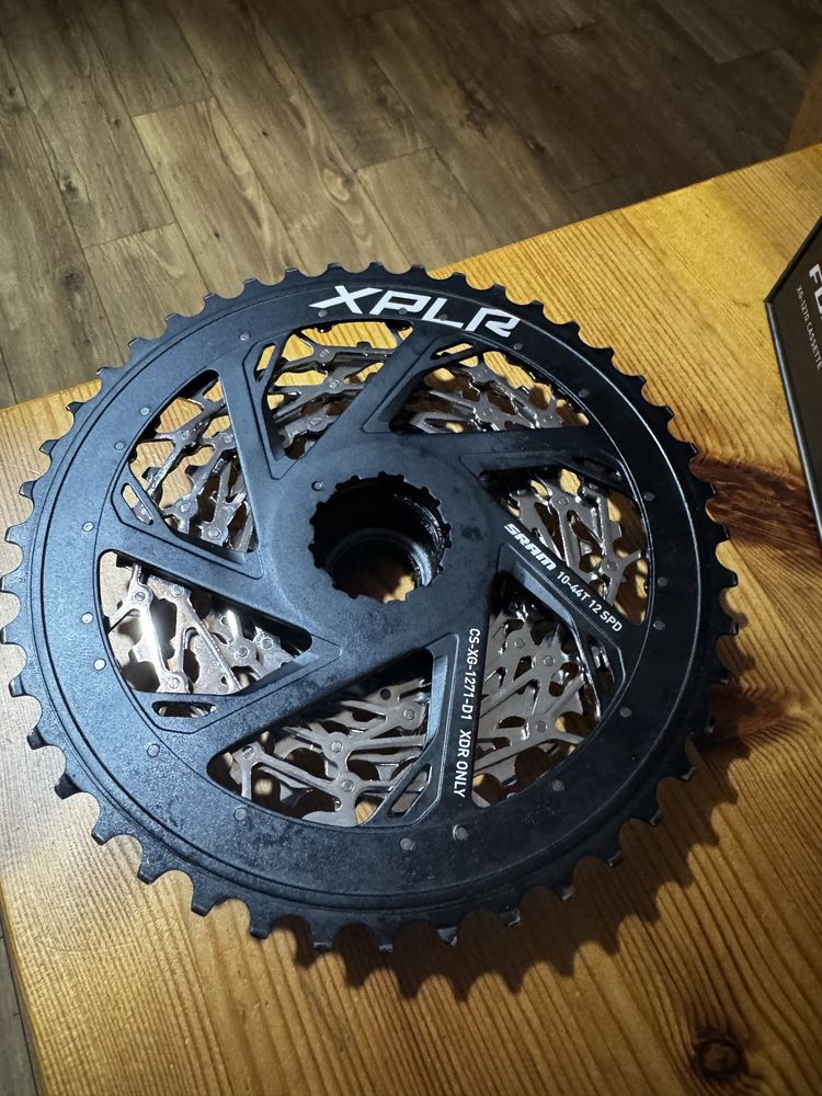 Kaseta sram force xplr 10-44