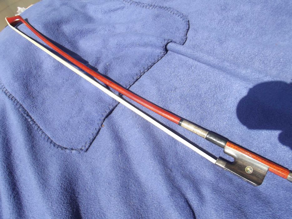 Smyczek kontrabasowy wysokiej klasy