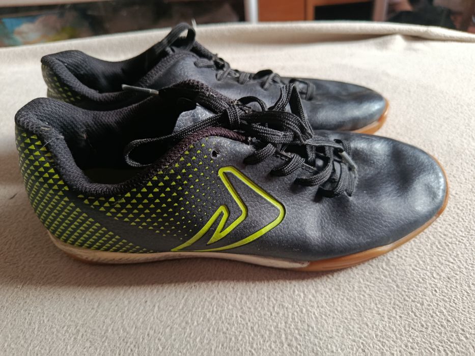 Бутсы/ сороконожки/ спортивная обувь/ обувь для футбола