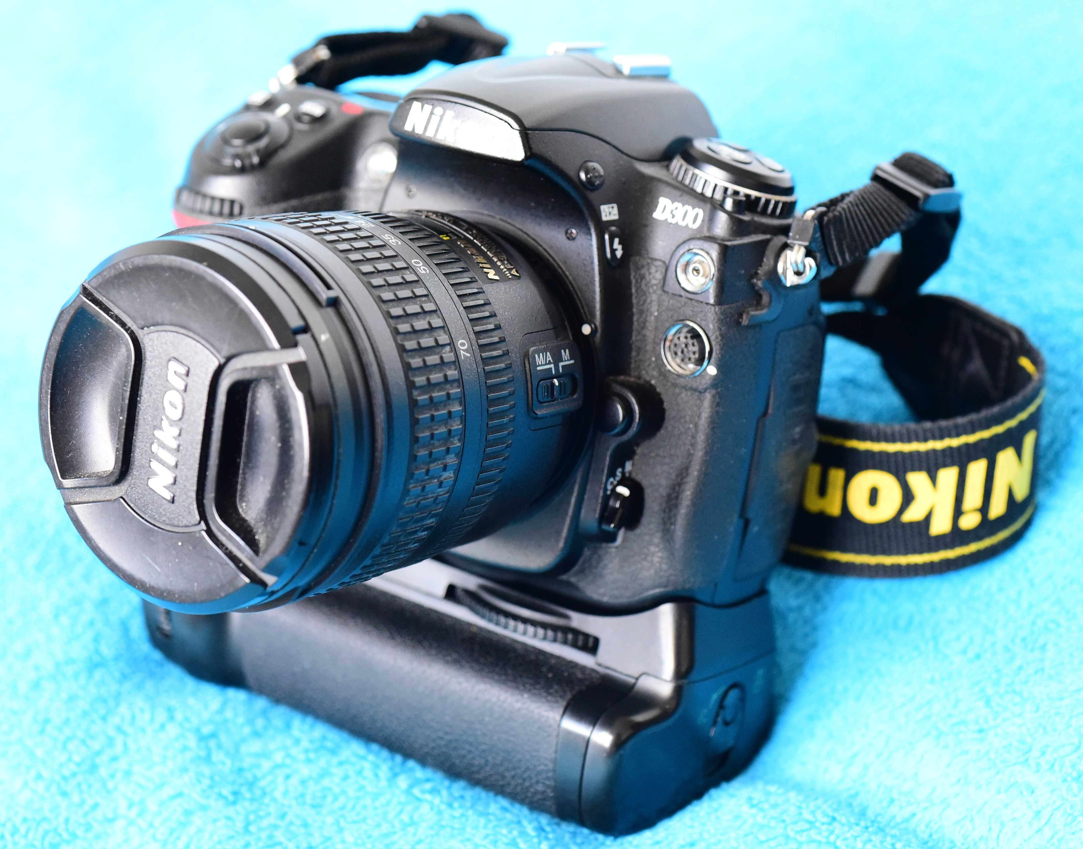 Nikon d300 + Nikon Nikkor 18-70 + battery pack