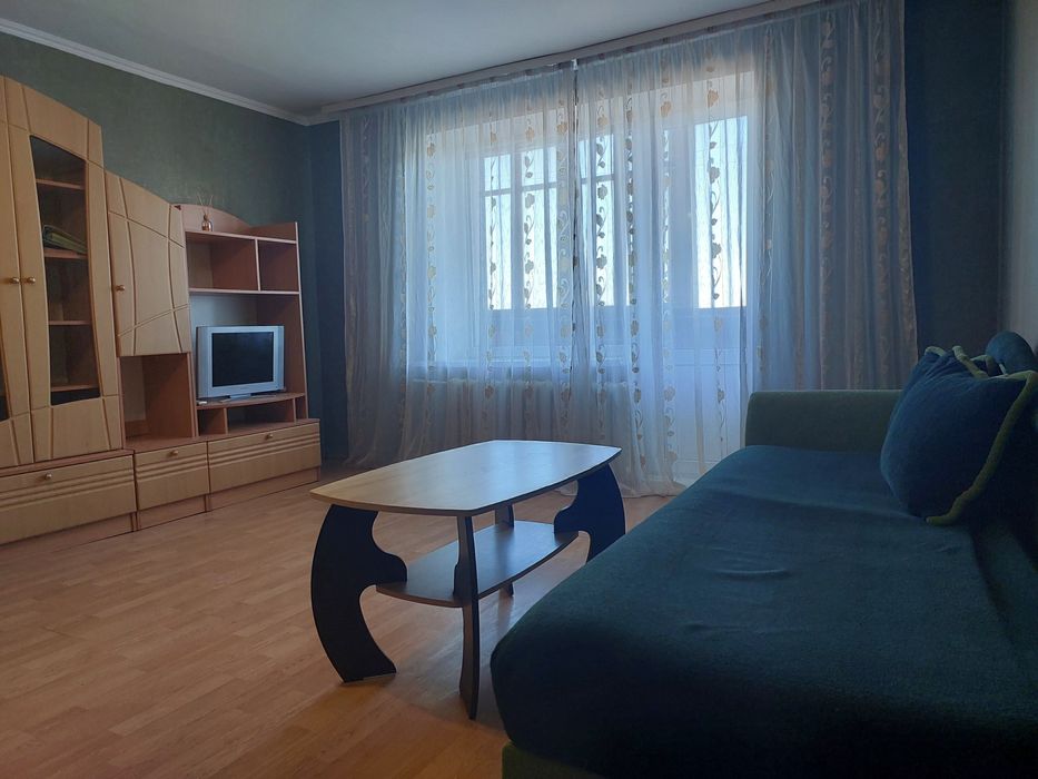 Бюджетна квартира в районі готелю Лучеськ( Відродження)