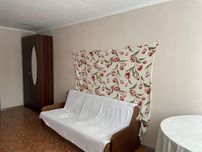 Продаж 2 км.квартири, центральне опалення та колонка на гарячу воду.