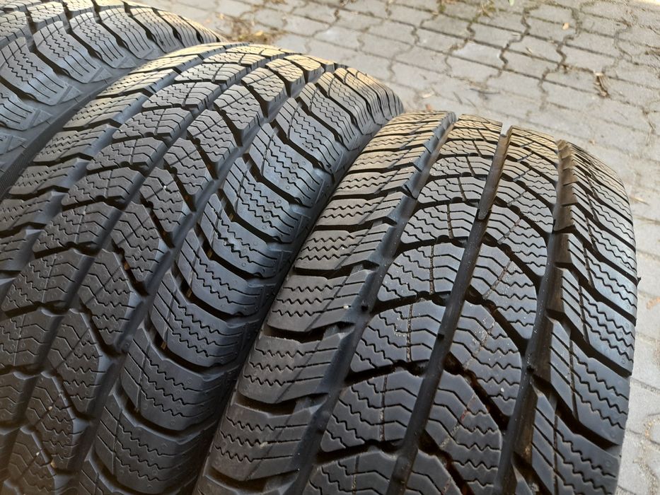 Opony zimowe Uniroyal Snow Max 3 215/70/15 109/107 R C ciężarowe