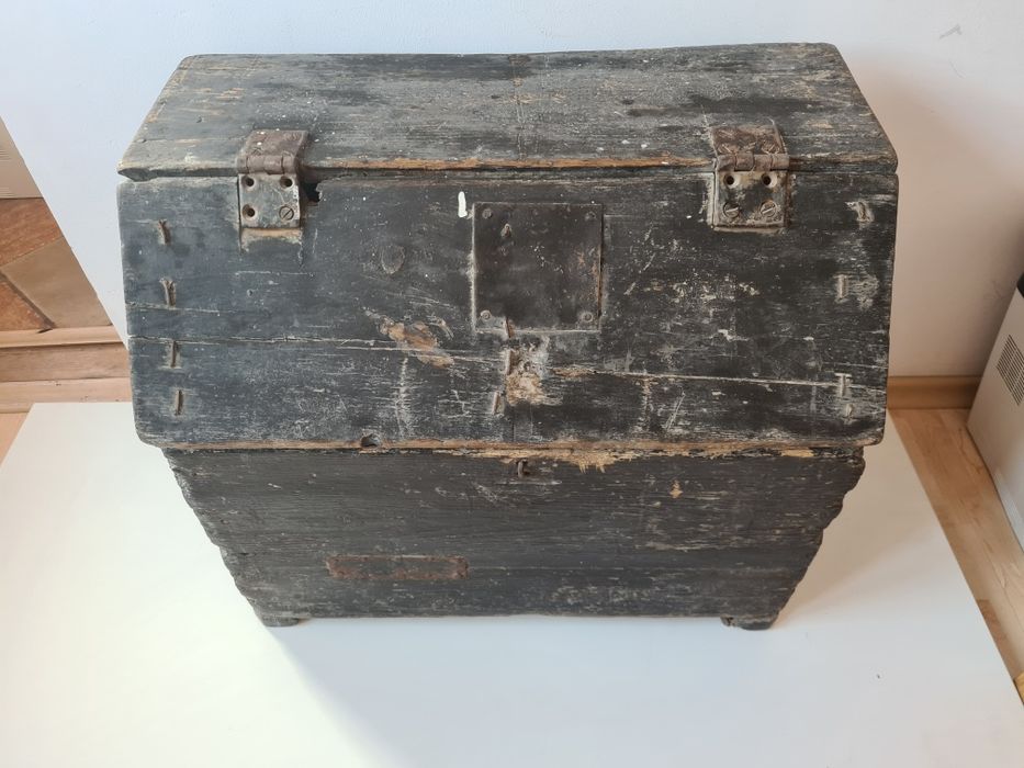 Stary drewniany kufer
