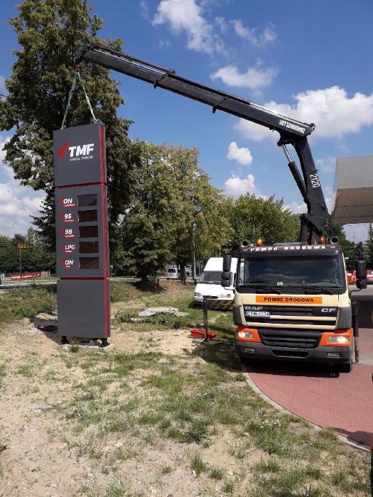 Transport maszyn budowlanych, kontenerów - laweta z HDS