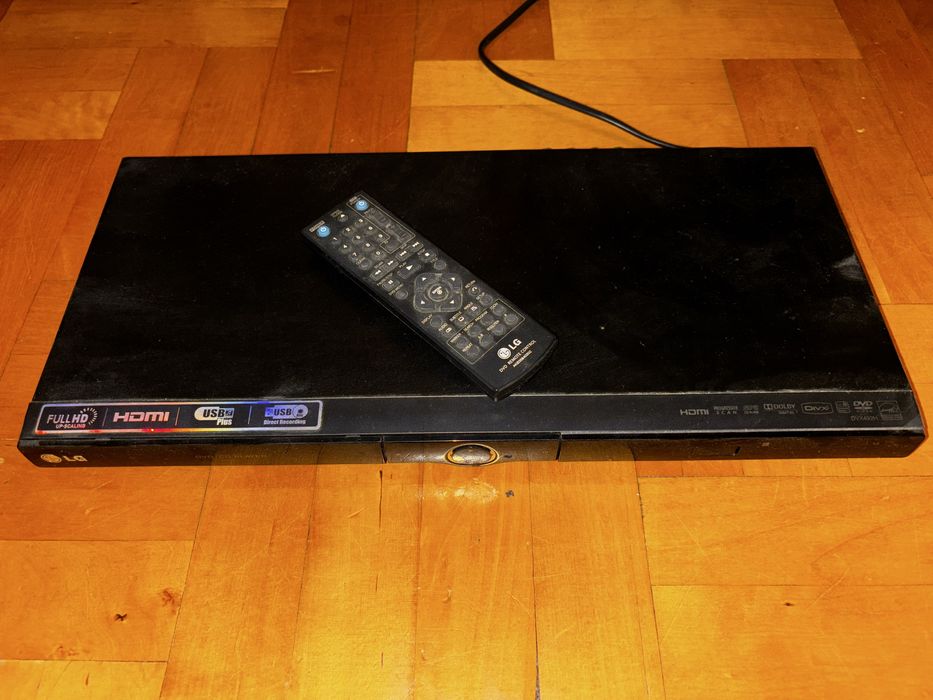 Odtwarzacz LG DVD z pilotem