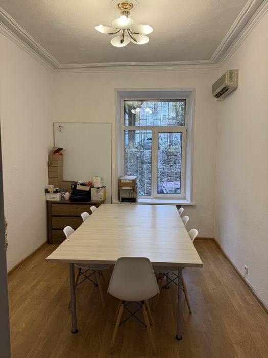 Хрещатик 21; Приміщення кабінетного типу 75 кв.м