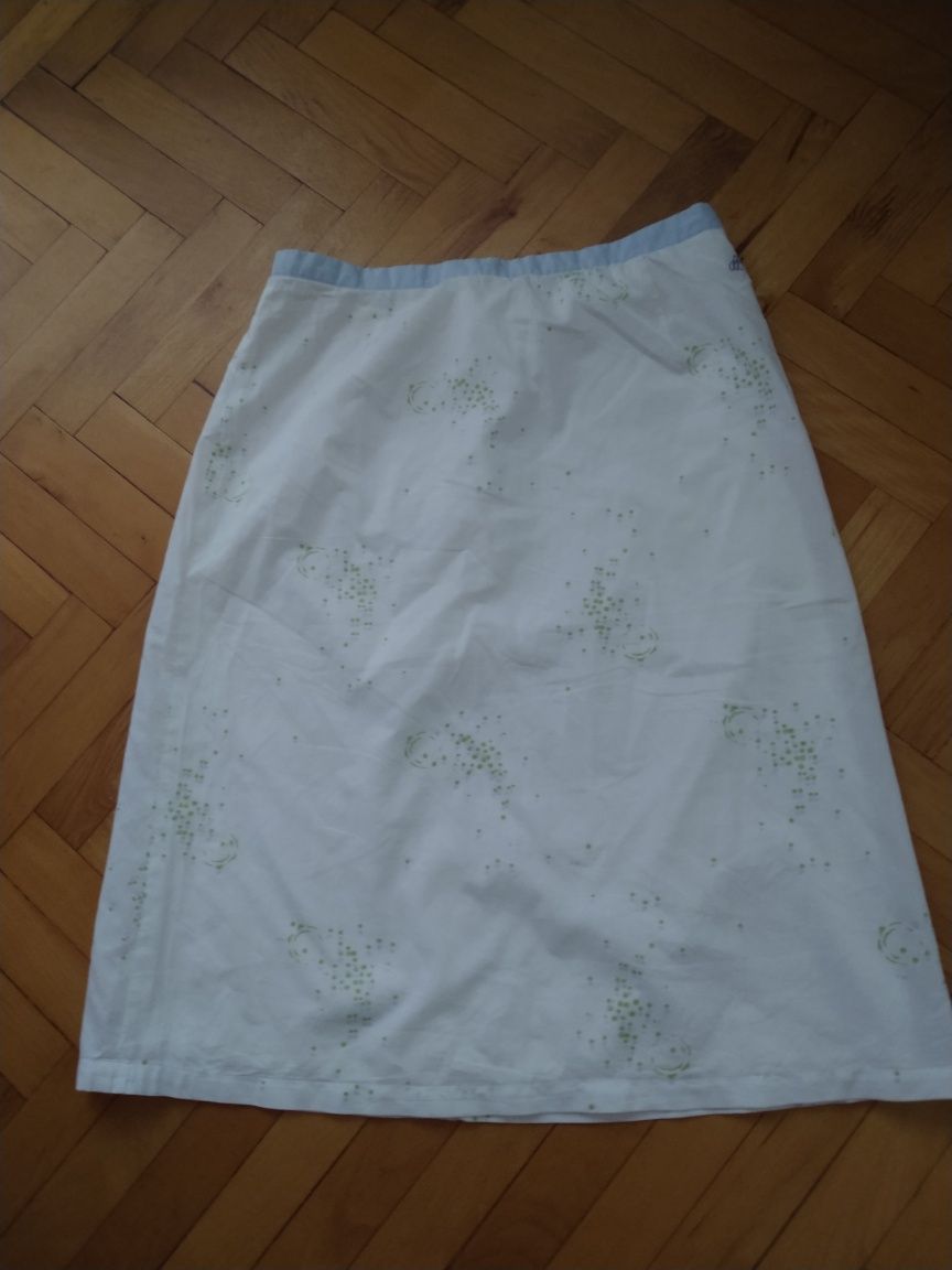 Biała bawełniana spódnica z delikatnym wzorem  42