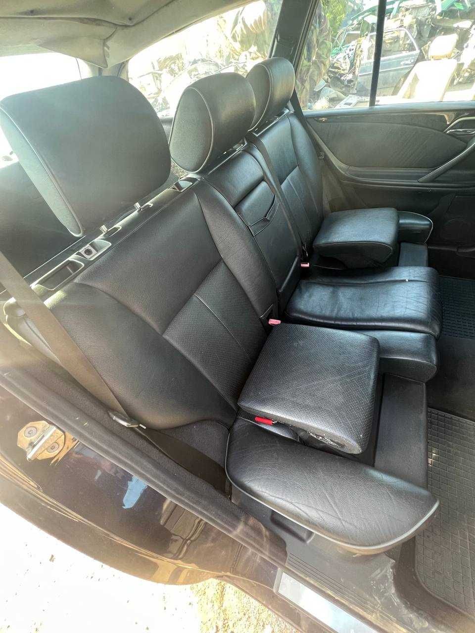 Салон черная кожа Mercedes Benz W210 унив. з.диван с ф.детс.сидений