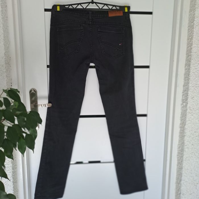 Czarne jeansy Hilfiger rozm.38