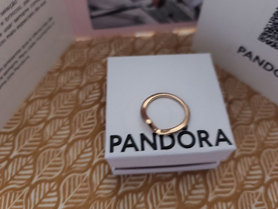 Anel Pandora rosa gold