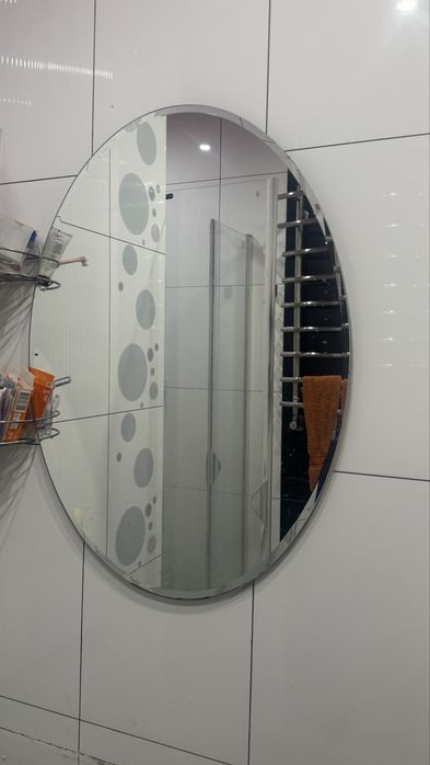 Умивальник та дзеркало