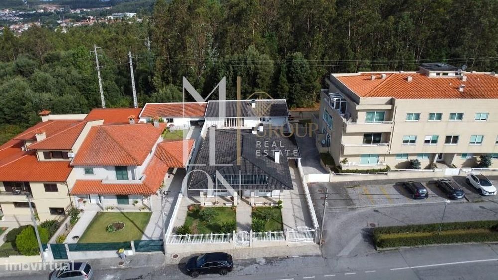 Moradia térrea com charme clássico e ambientes acolhedores