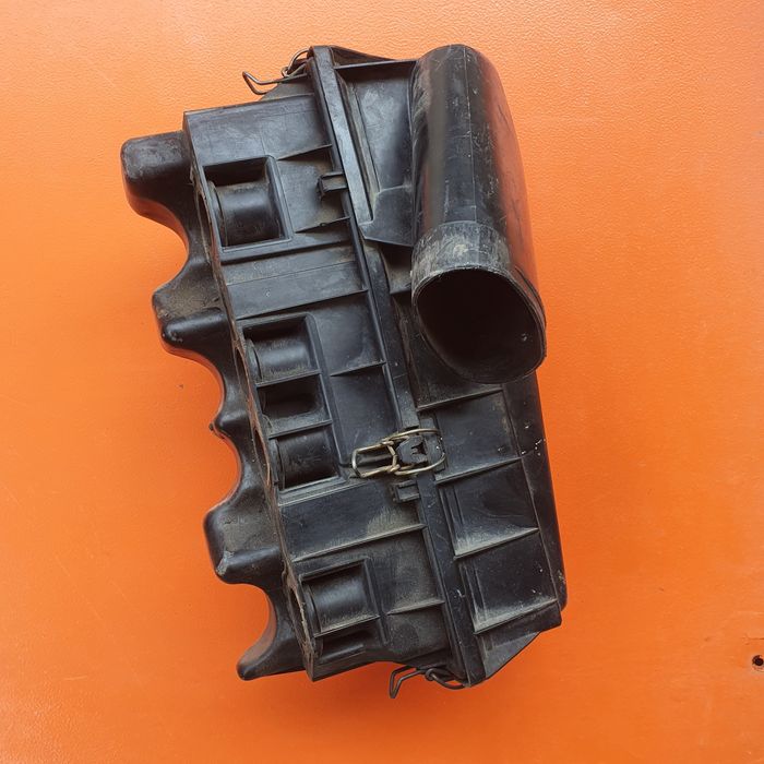 Корпус повітряного фільтра..068 129 606 М