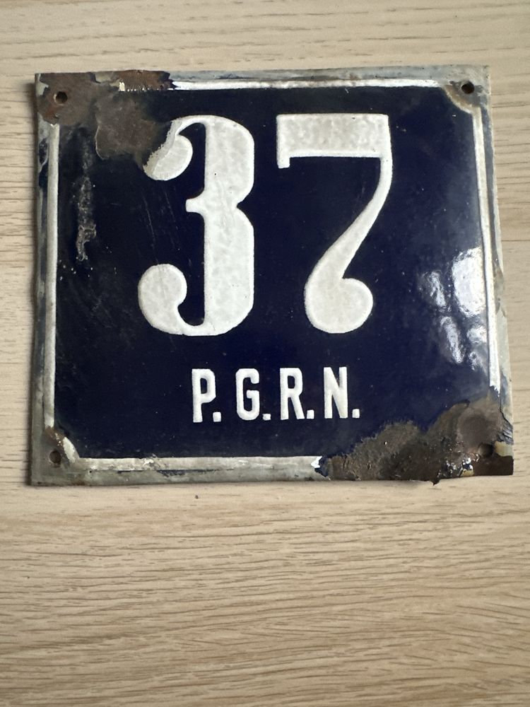Stare tabliczki z numerem domu PRL
