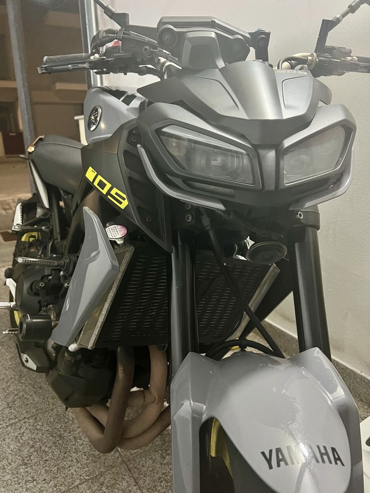 YAMAHA MT09 impecável com Extras e todas as revisões Linha Akrapovic