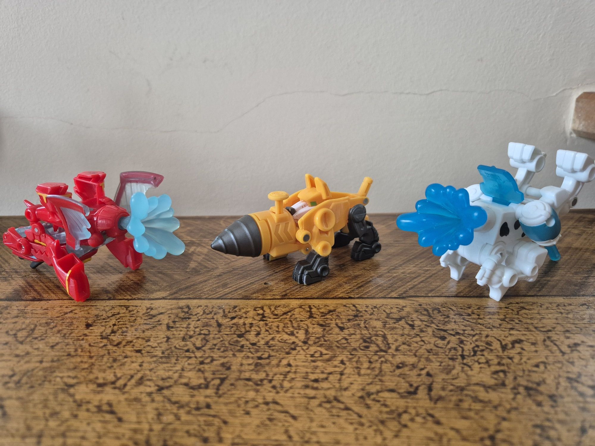 Transformers rescue bots hasbro - stacja paliw + 3 tranformersy