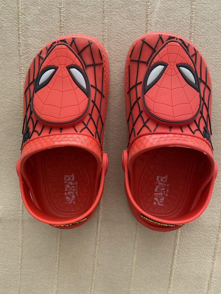Chinelos tipo crocs Homem Aranha