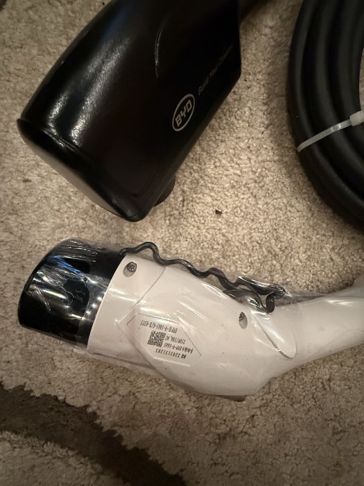 Нове оригінальне зарядне BYD