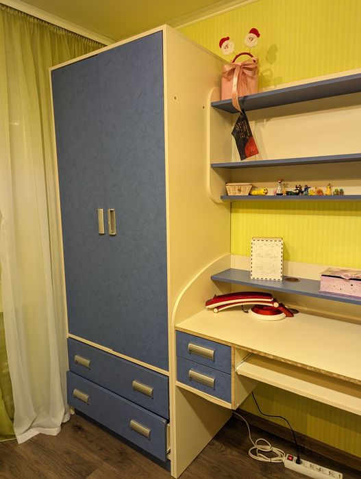 Детская спальня в хорошем состоянии, два матраса. Цена договорная