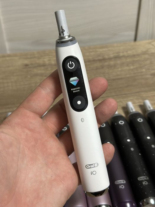 Електрична зубна щітка Oral-B 9/10 iO