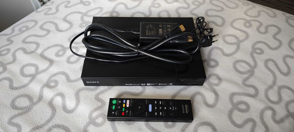 Odtwarzacz Blu-Ray BDP-S6700 4K USB Wi-Fi Bluetooth 12V i 230V mały