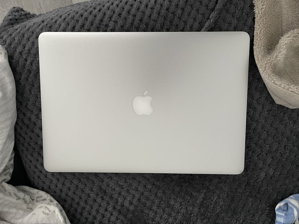 MacBook Pro 15 i7 16gb ram 250ssd 278 cykli