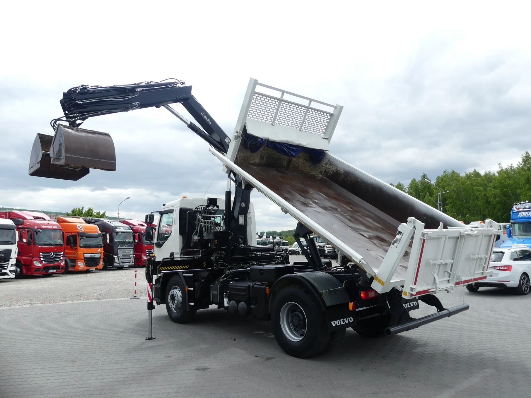 Volvo FE 320 / WYWROTKA + HDS HIAB 122 SKŁADANY W Z /  Niski przebieg / HYDROBURTA / Łyżka /