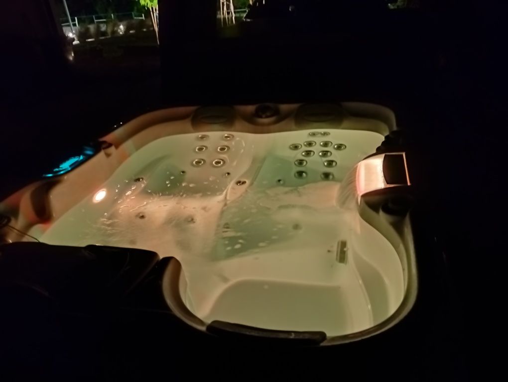 Jacuzzi ogrodowe Sundance Spas model CAPRI