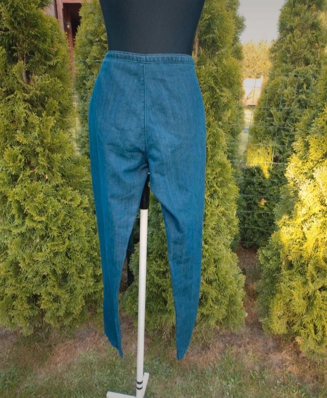 Spodnie jeans nietypowe