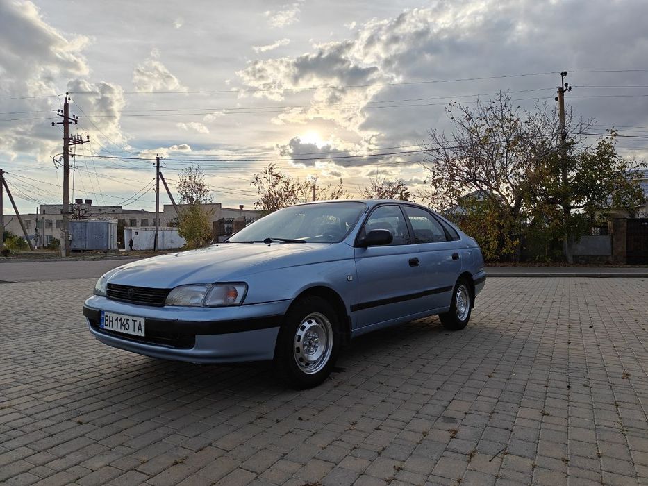 Продам машину Тойота Карина Е срочно