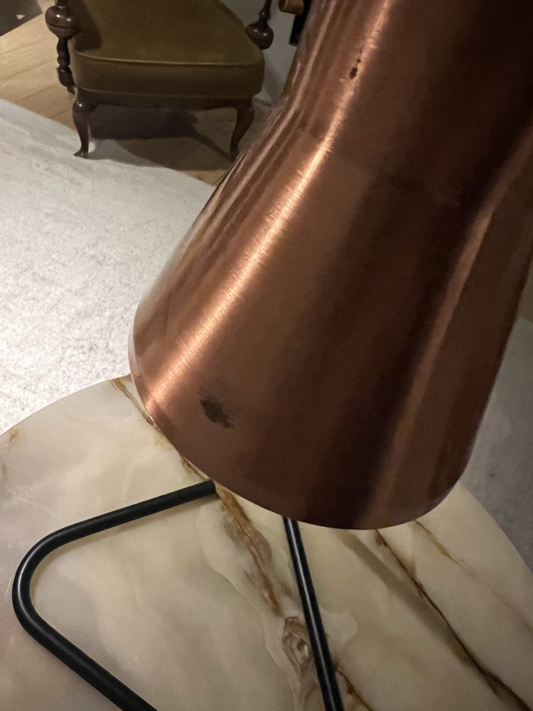 Lampka na biurko. Nowoczesna forma