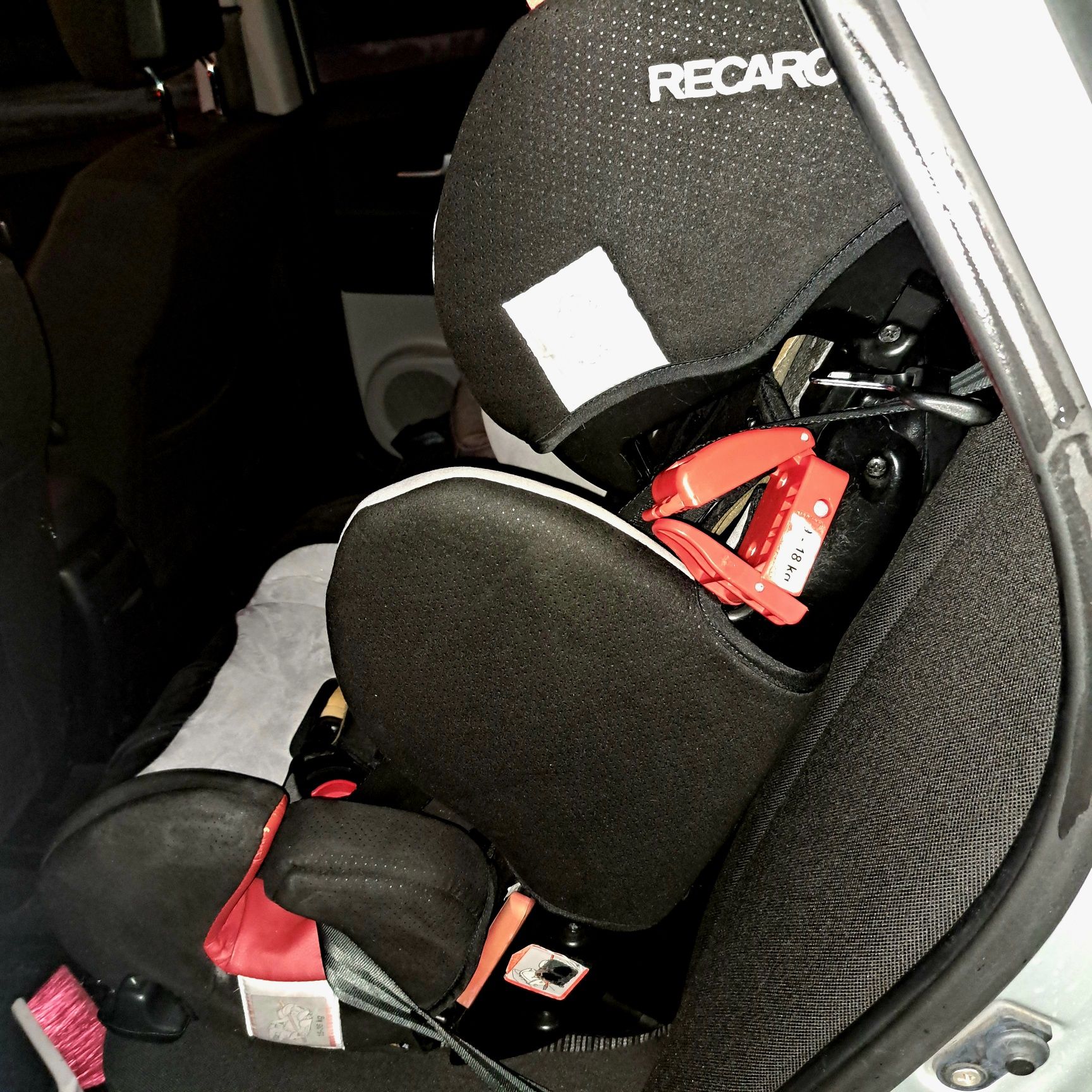 Дитяче автокрісло , Recaro