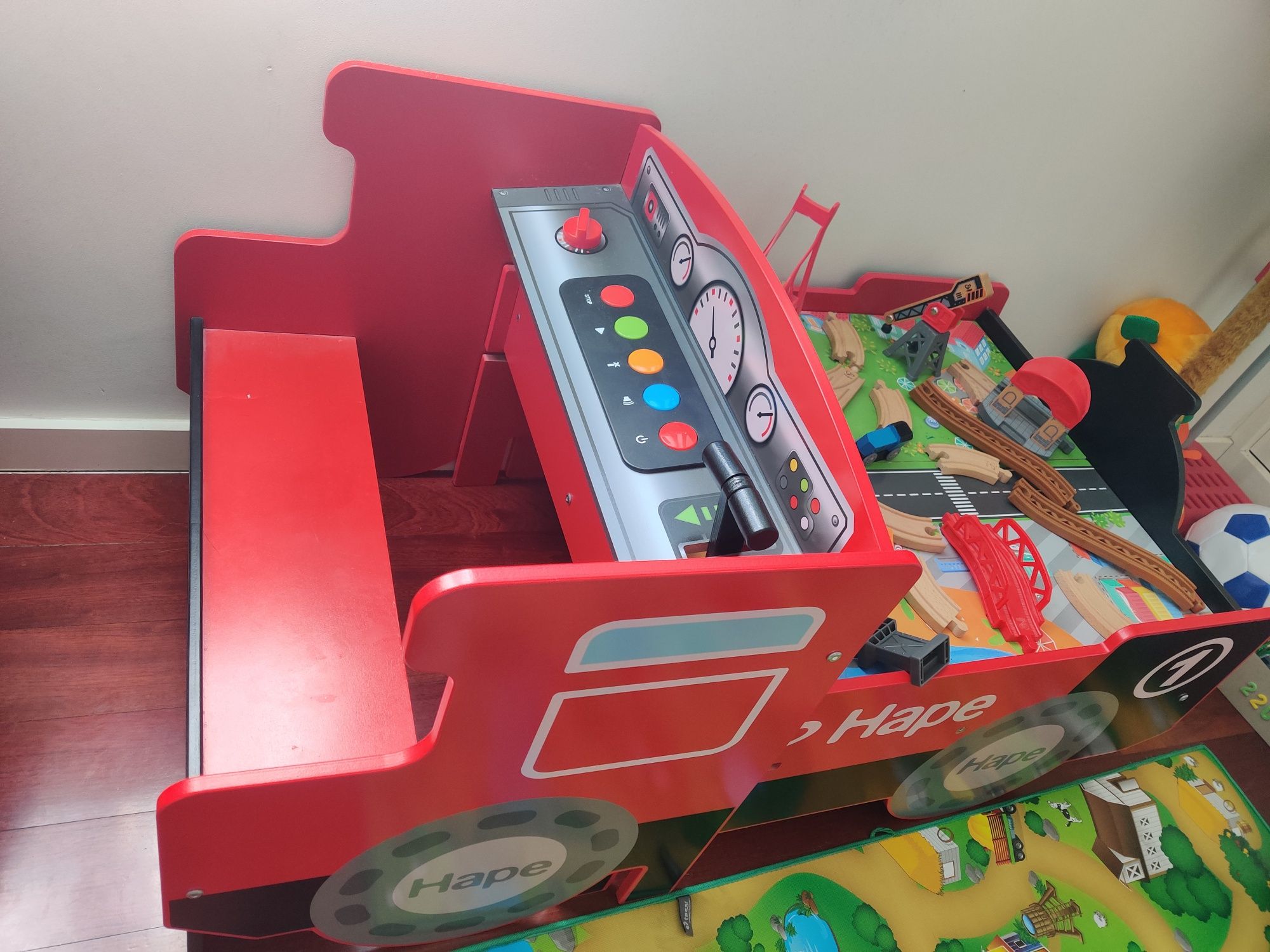 comboio de madeira Hape
