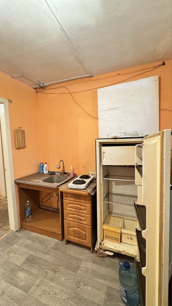Продам 1 ккв в Чугуеве ( общежитие )