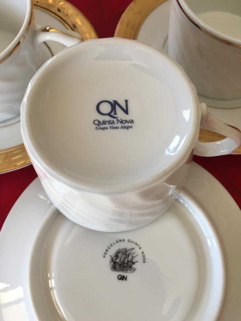 conjunto de 3 chávenas e pires de café em porcelana da Vista Alegre QN